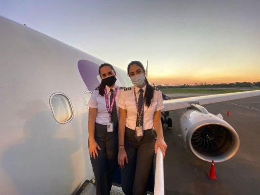 <p>Sky Airline, Jetsmart y Latam superan promedio regional de presencia de mujeres piloto en sus operaciones</p>