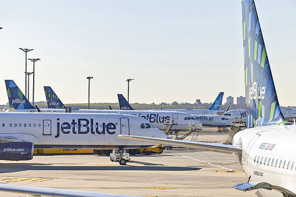 JetBlue adquiere aerolínea Spirit en medio de críticas de reguladores antimonopolios de EEUU