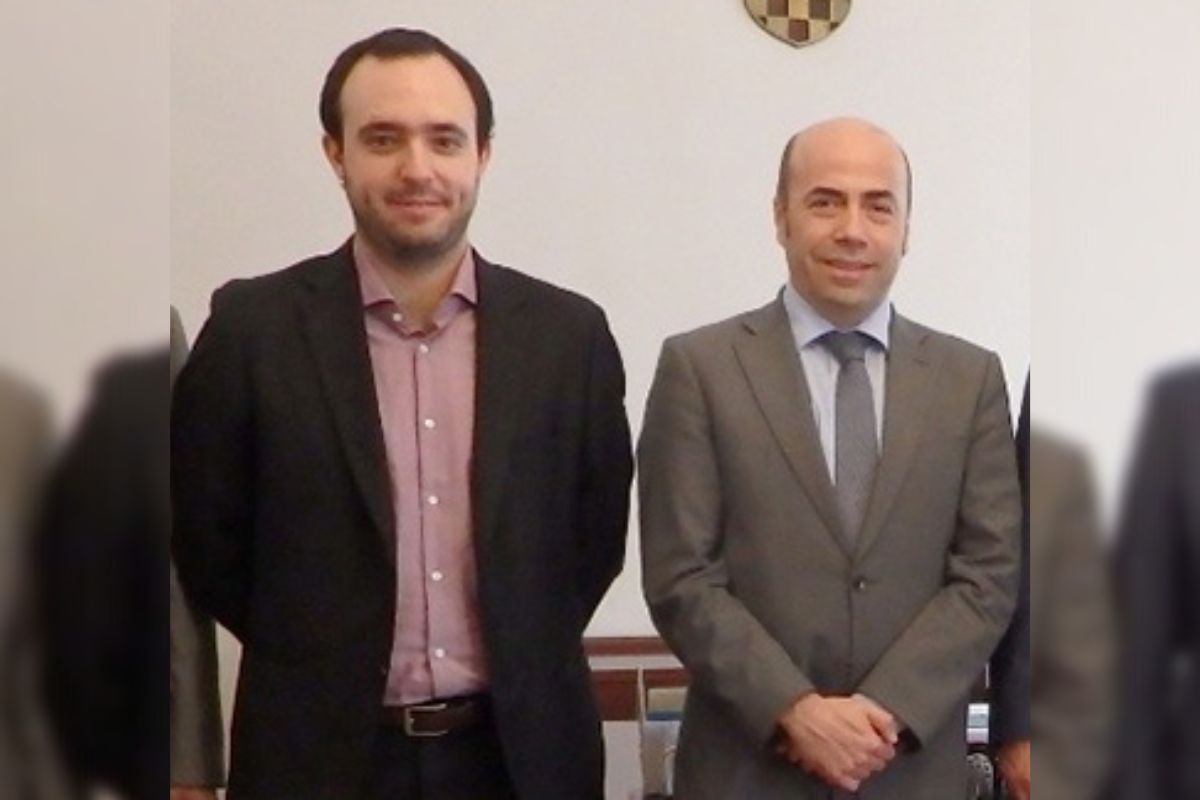 <p>El abogado Camilo Mirosevic junto al contralor Jorge Bermúdez </p>