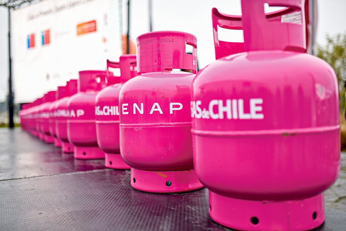 <p>¿Dónde está el piloto? La pugna que se desató entre ENAP y La Moneda por el gas licuado</p>