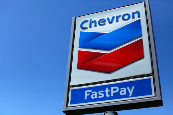 Exxon y Chevron obtienen ganancias récord mientras los mercados energéticos convulsionan