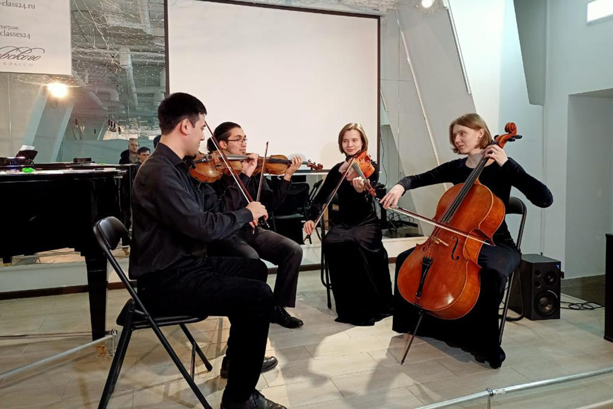 <p>De La Pintana al Kremlin: Cómo un Chileno se graduó con honores del Conservatorio de Moscú</p>