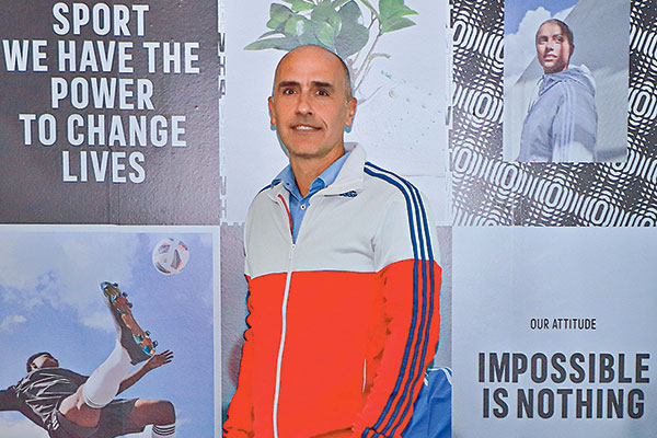 <p>Jerome Leveque, gerente general de Adidas en Chile, en las oficinas de la compañía en Santiago. Foto: Julio Castro</p>