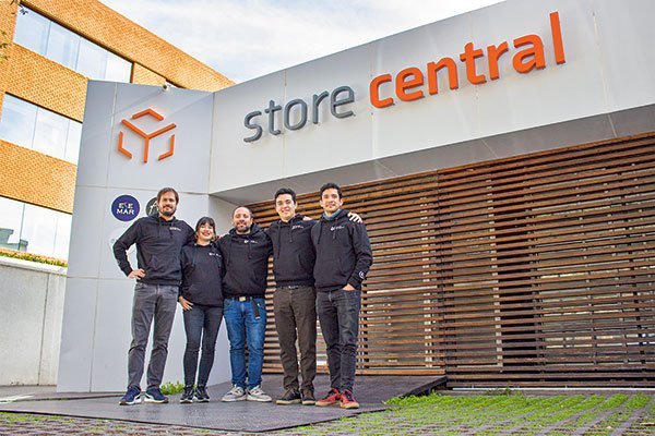 <p>El equipo de Store Central en una de sus tiendas oscuras.</p>