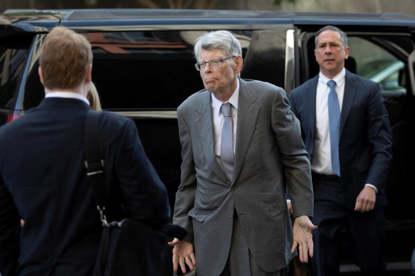 Stephen King testifica contra fusión de US$ 2 mil millones de Penguin Random House