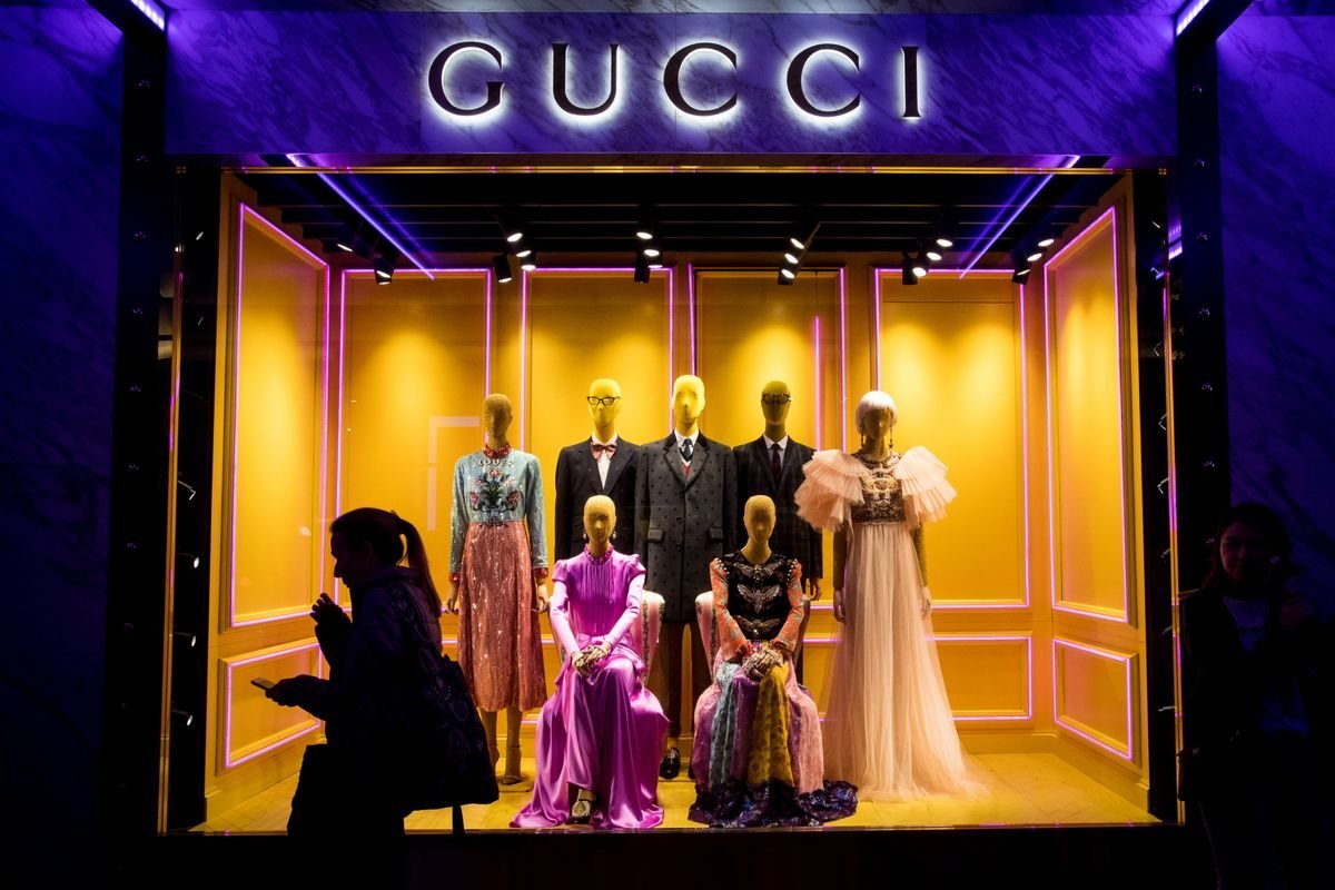 <p>Las marcas de lujo Gucci y Tiffany se sumergen en los NFT pese al criptoinvierno</p>