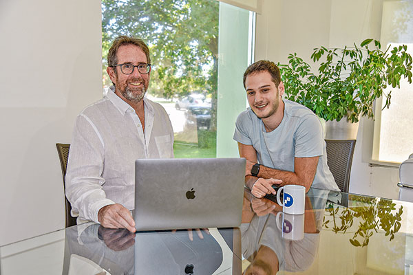 <p>Fintech uruguaya cofundada por el millonario empresario Sergio Fogel prepara aterrizaje en Chile</p>