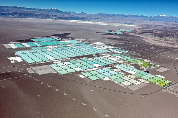 <p>¿Cómo pasar agosto en el mercado? AGF se la juegan por la renta fija y acciones de SQM</p>
