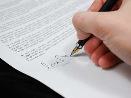 Una de las mayores firmas legales británicas aterriza en Chile de la mano de dos estudios locales