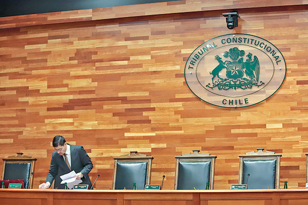 Tribunal Constitucional respalda a Claro y Entel en disputa por espectro tras embestida legal de WOM