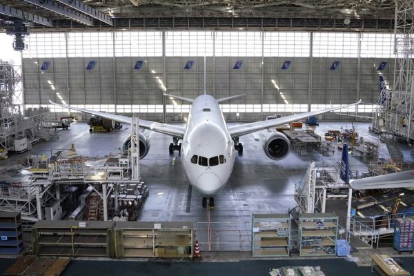 <p>Boeing obtiene luz verde para entregar 787 tras aprobación en EEUU</p>