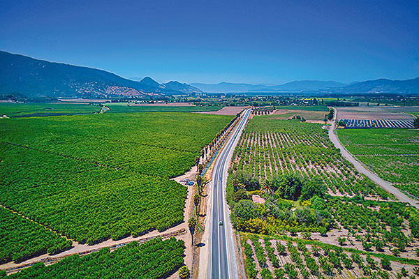 <p>Pobladores de Río Cachapoal acusan ilegalidades en concesión de la Ruta de la Fruta y afirman que obstaculizarán obras</p>