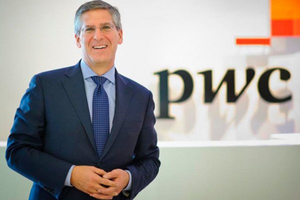 <p>"PwC no debería dividirse porque no necesita captar capital", asegura Bob Moritz, presidente global de la big four</p>