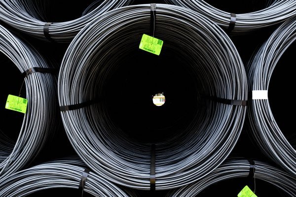 <p>Aza planea reducir en un 40% las emisiones sus emisiones de CO2- por cada tonelada de acero crudo producido a 2025.</p>