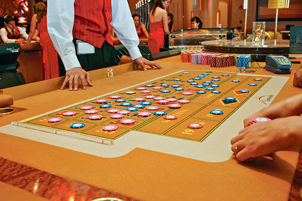 <p>FNE ordena allanar las casas de los más altos ejecutivos y dueños de casinos</p>