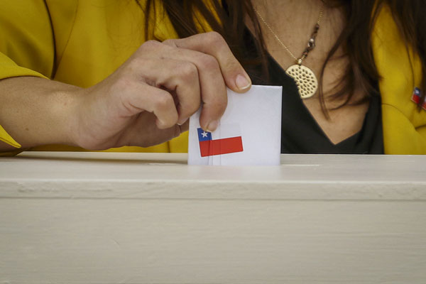Expertos analizan el impacto de las últimas encuestas en el mercado financiero