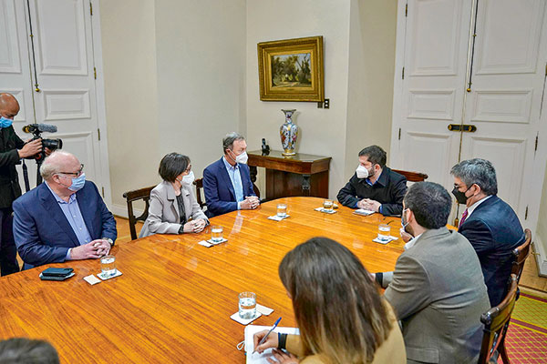 CEO de minera Teck se reúne con Boric para ratificar inversiones en el país y analizar nuevo royalty al sector