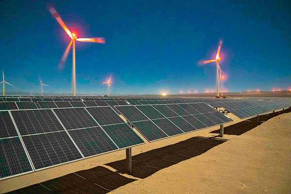 <p>Enel Green Power inicia operación comercial de la primera planta de generación renovable híbrida a escala industrial del país</p>