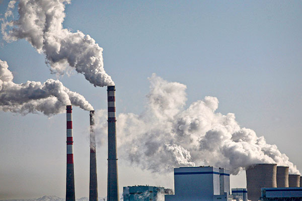Clapes UC afirma que propuesta de Constitución podría afectar la meta de carbono neutralidad