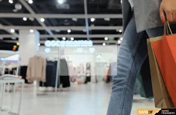 Señales de freno en el consumo: ventas presenciales en Región Metropolitana se desploman durante julio
