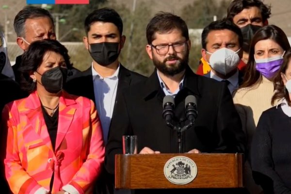 Presidente Gabriel Boric acepta renuncia de ministra Vega tras conocerse comunicación con Llaitul