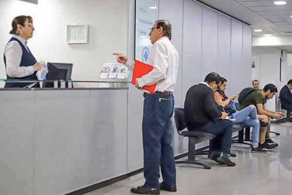 Panel UC: 70% de los expertos apoya mantener a isapres como opción del sistema de cotización obligatoria en salud
