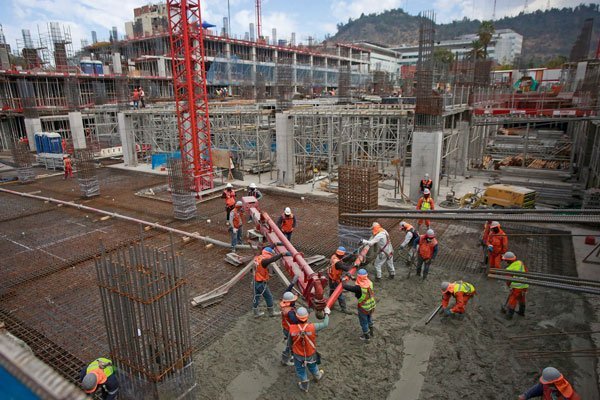 Echeverría Izquierdo anota caída de 7% en utilidades arrastradas por baja en desempeño de unidad de Ingeniería y Construcción
