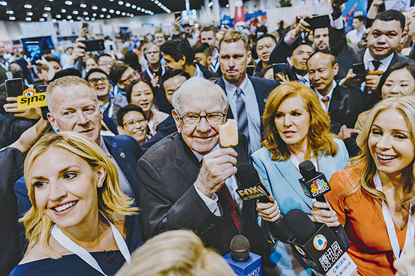 De comerciante de chicles y bebidas a multimillonario: los multifacéticos 92 años de Warren Buffett