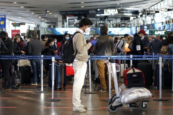 <p>Fin de homologación de vacunas empieza este jueves y proyectan alza del 68% en entrada de turistas extranjeros</p>