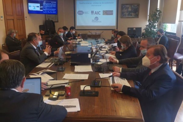 CPC asegura que reforma tributaria “castiga la inversión” y OCDE dice que hay espacio para aumentar la carga de impuestos
