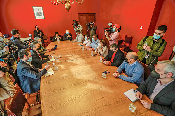 <p>Uno de los encuentros del equipo económico fue ayer con la Central Unitaria de Trabajadores (CUT). Foto: Ministerio de Hacienda</p>