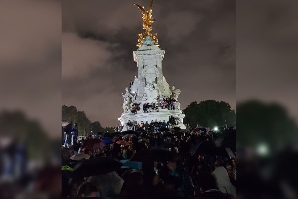 <p>Reino Unido, entre el duelo por su reina y la incertidumbre por la crisis económica</p>