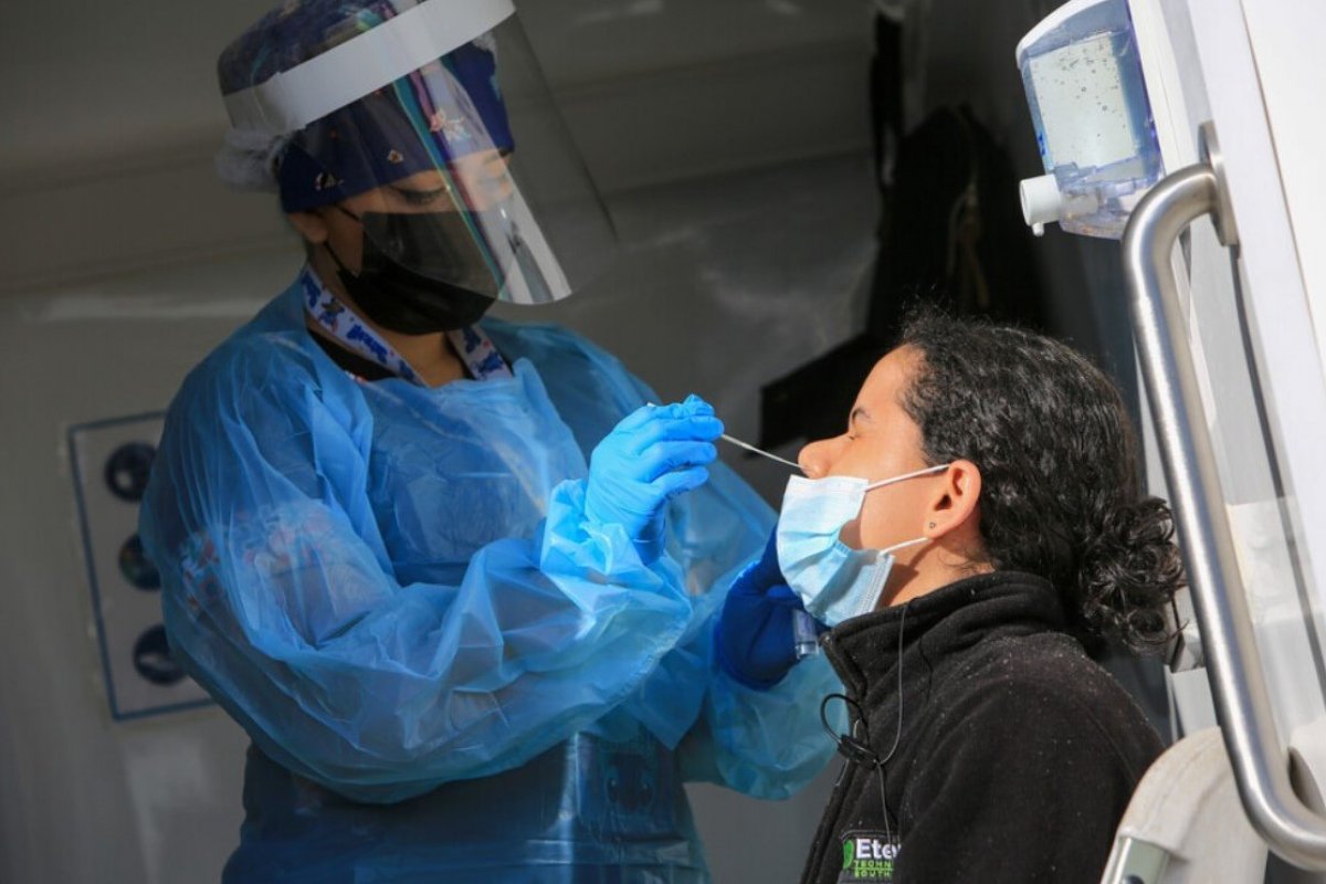 <p>Minsal informa una disminución del 40% en casos de Covid-19 y positividad menor al 9% en la RM</p>