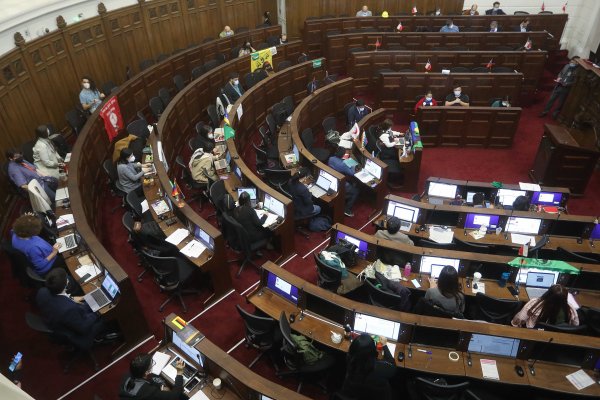Cadem: una mayoría está por una nueva constitución, aunque 50% respalda que sea a través de otro proceso constituyente