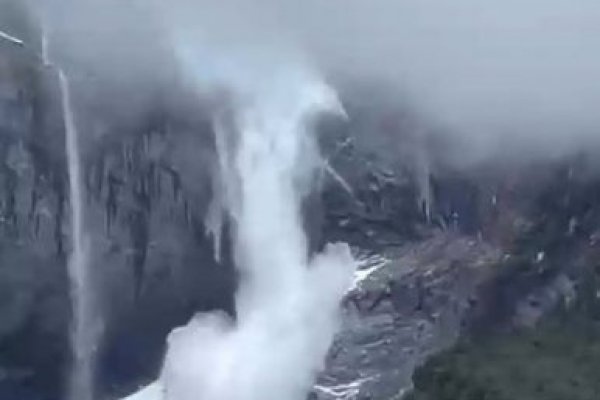 Altas temperaturas en invierno causan desprendimiento de un glaciar en La Patagonia chilena