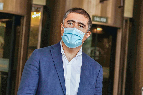 Cisternas y Cia ficha a Mario Desbordes para nueva área de práctica del estudio