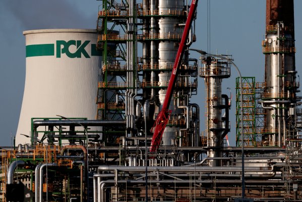 Alemania toma el control de las refinerías de petróleo de Rosneft y escala guerra energética entre Rusia y Occidente