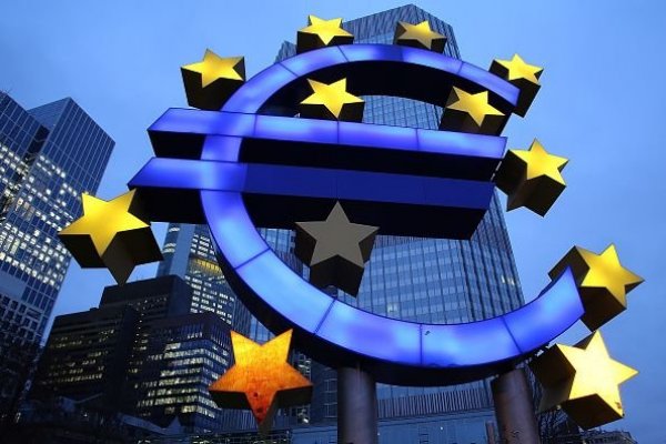 Economistas consideran que recesión zona euro es casi inevitable
