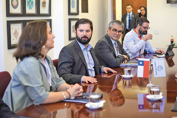 <p>Marcel, Boric y la canciller Urrejola ayer en una reunión con el presidente del Banco Mundial, David Malpass. Foto: Agencia Uno </p>