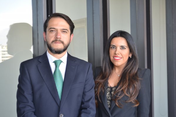 Expertos litigantes lanzan nuevo estudio: Domínguez y Compañía