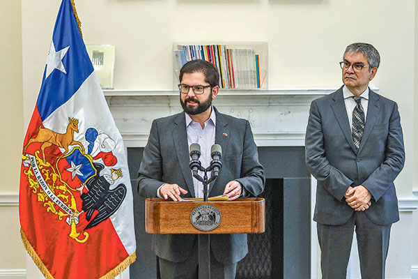 <p>Boric y Marcel realizaron un punto de prensa tras la reunión con empresarios en Council of the Americas, en Nueva York. Foto: Agencia Uno </p>