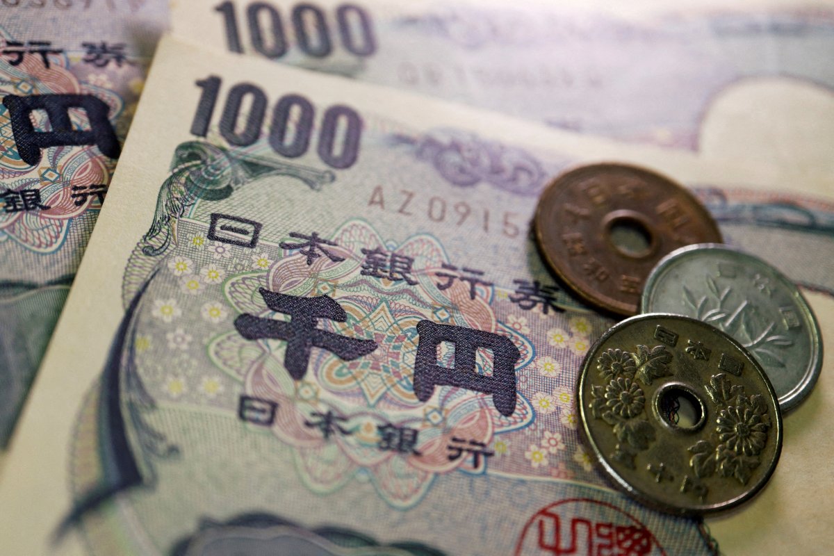<p>Japón interviene en el mercado de divisas para frenar la caída del yen</p>