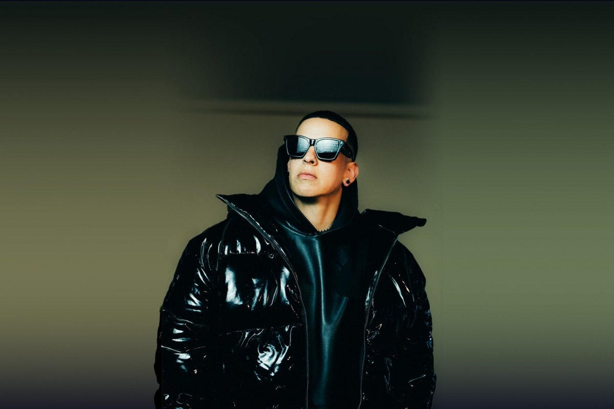 <p>La trastienda del gran despliegue antes del concierto de Daddy Yankee en el Estadio Nacional</p>
