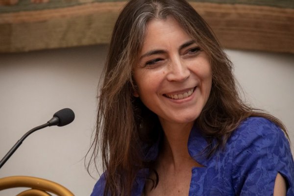 Elia Simeone: “Cuando uno escribe como periodista sobre tantas mujeres valerosas es también una forma de tributo”
