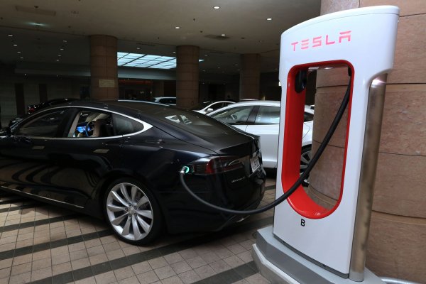Tesla marcó nuevo récord de entrega de automóviles en el tercer trimestre, aunque incumplió las estimaciones
