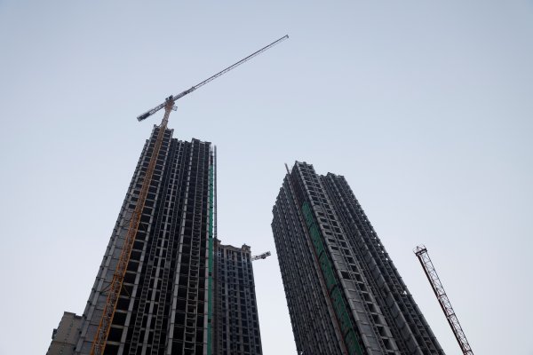 Problemas inmobiliarios en China provocan caída en producción mundial de cemento
