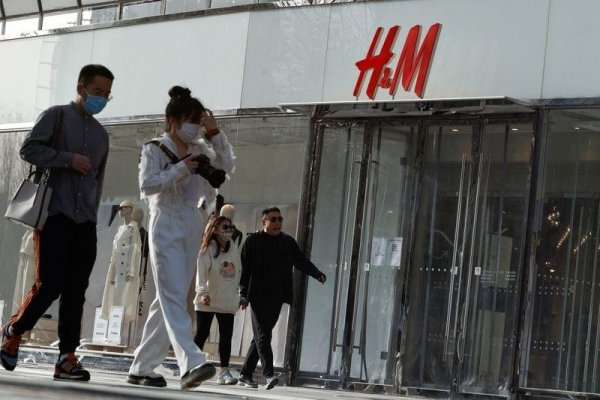 H&M 'cautelosamente positivo' sobre China tras boicot de consumidores