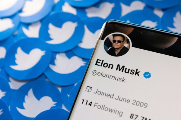Musk propone comprar Twitter por el precio de la oferta original y acciones se disparan antes de suspensión