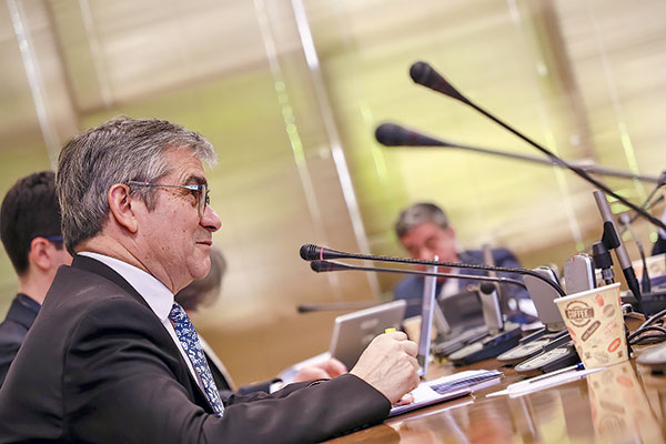 <p>El ministro Marcel destacó el trabajo de la Dipres con otros ministerios y regiones para destrabar inversión. </p>