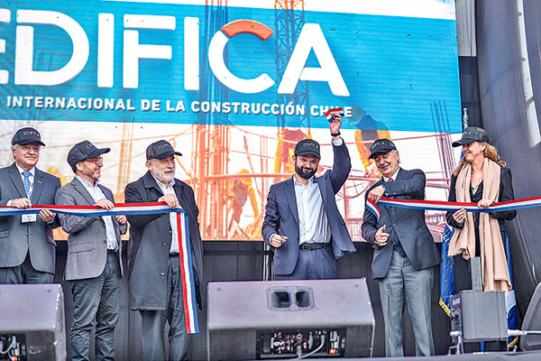Presidente Boric inaugura Edifica 2022 y llamó a no ver los permisos medioambientales como "trabas para el desarrollo"